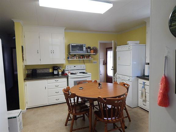 5th image of 2210 Putnam St