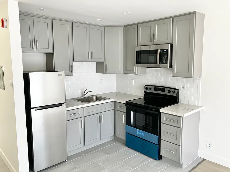 420 20th Ave #9 — Photo 3