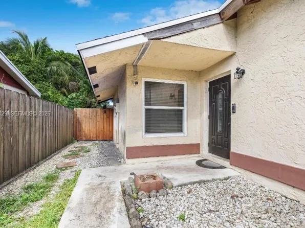 281 SW 83rd Ave, North Lauderdale, FL 33068