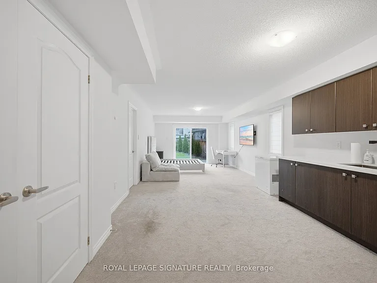 91 Roulette Cres #3 — Photo 10