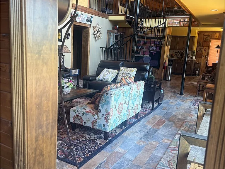 644 2nd Creek Dr — Photo 2