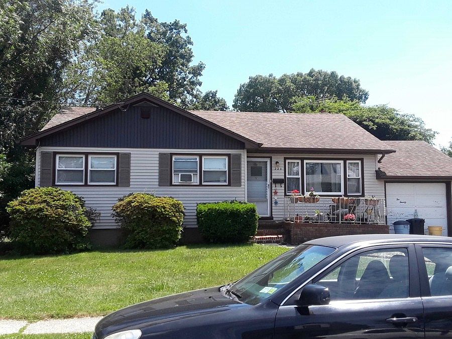 1st image of 220 N Cedar St