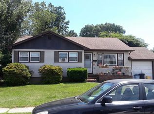 220 N Cedar St, Massapequa, NY