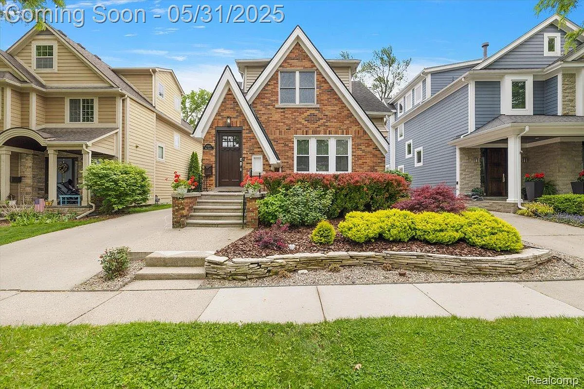 1368 Bird Ave photo 1