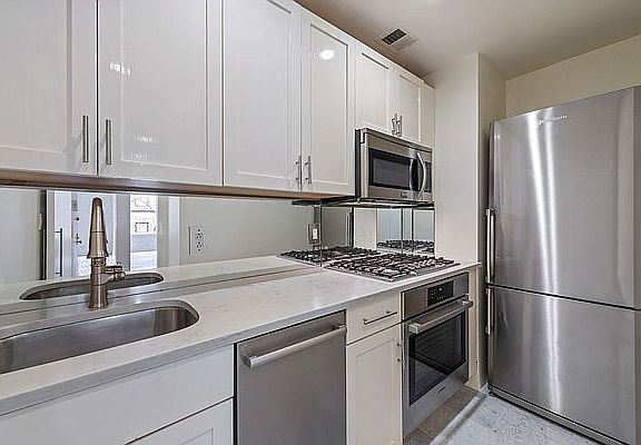 4th image of 49 E 74th St APT 3A