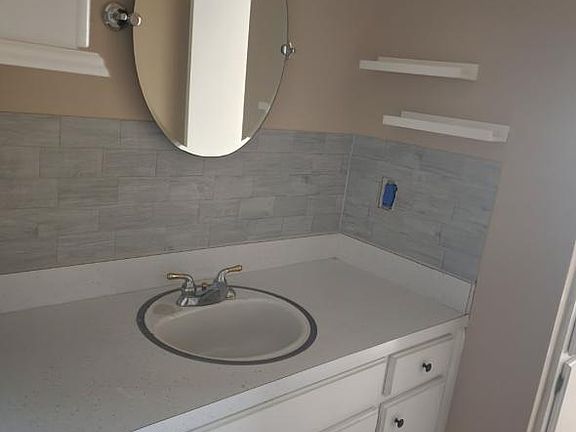 2nd image of 2209 Hillcrest Ct