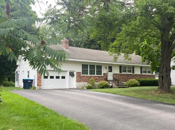 4 Plaid Pl, Clifton Park, NY 12065