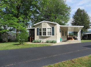 69 Pine Ave, Franklin, NC 28734