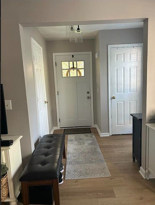 Ront Entry way. New Door and light fixture .
(Rental comes unfurnished. Furniture from previous occupant.)
