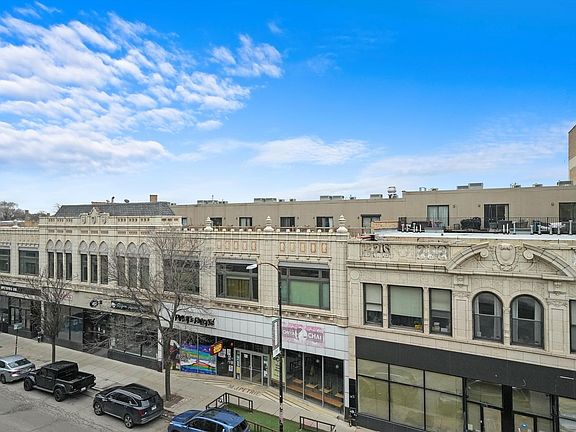5th image of 2779 N Milwaukee Ave #209