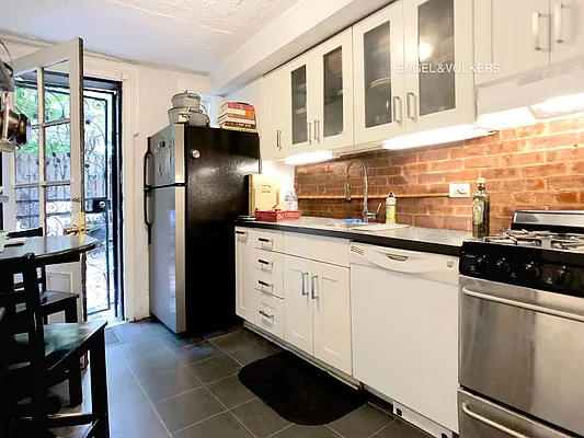 Rented by Engel & Völkers New York City | media 4