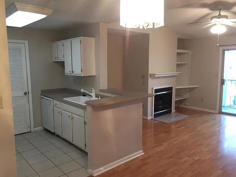536 Granville Ct — Photo 6