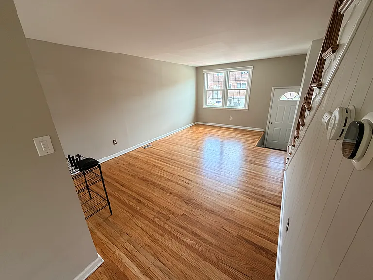 349 Mary St — Photo 6