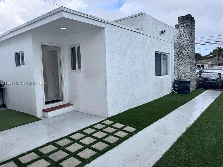 2036 SW 57th Ct — Photo 3