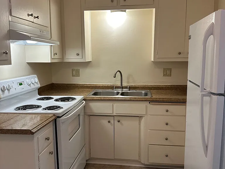 Berkshire Terrace Apartments — Photo 6