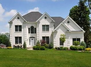 1805 Hassam Rd, Coraopolis, PA 15108