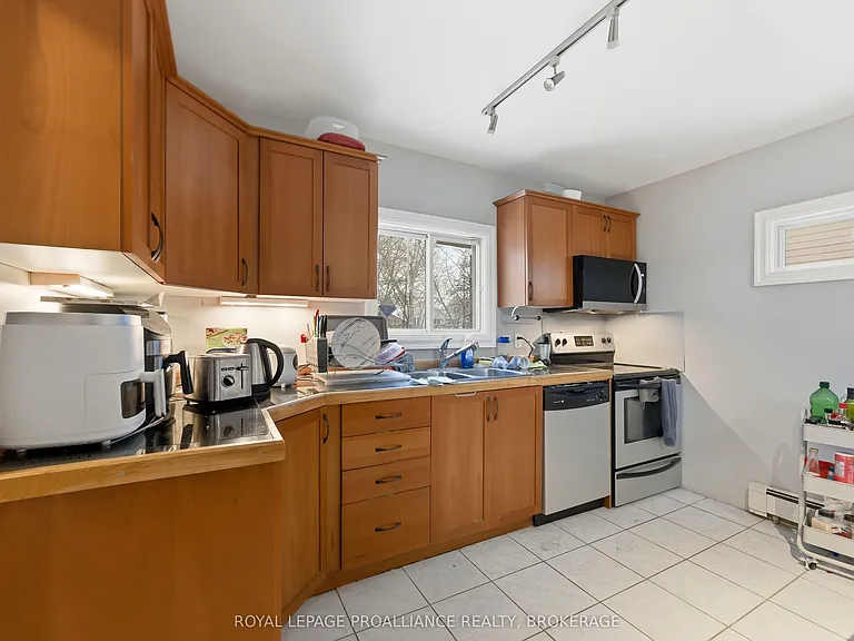 511 Victoria St — Photo 22