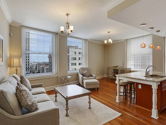 3rd image of 210 Baronne St APT 1206