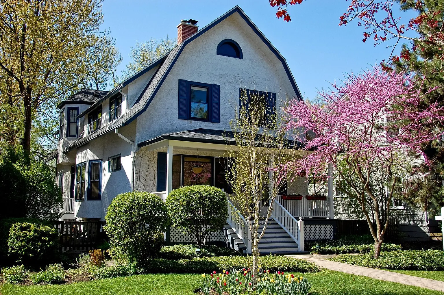 576 Hawthorn Ln photo 1