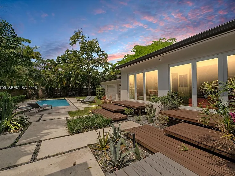 5800 SW 50th Ter #5800 — Photo 13