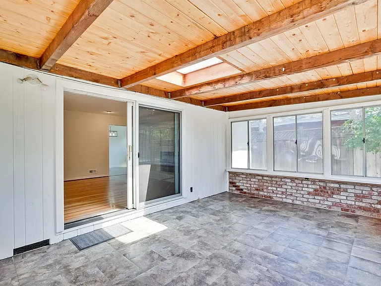 1572 Tobias Dr — Photo 15