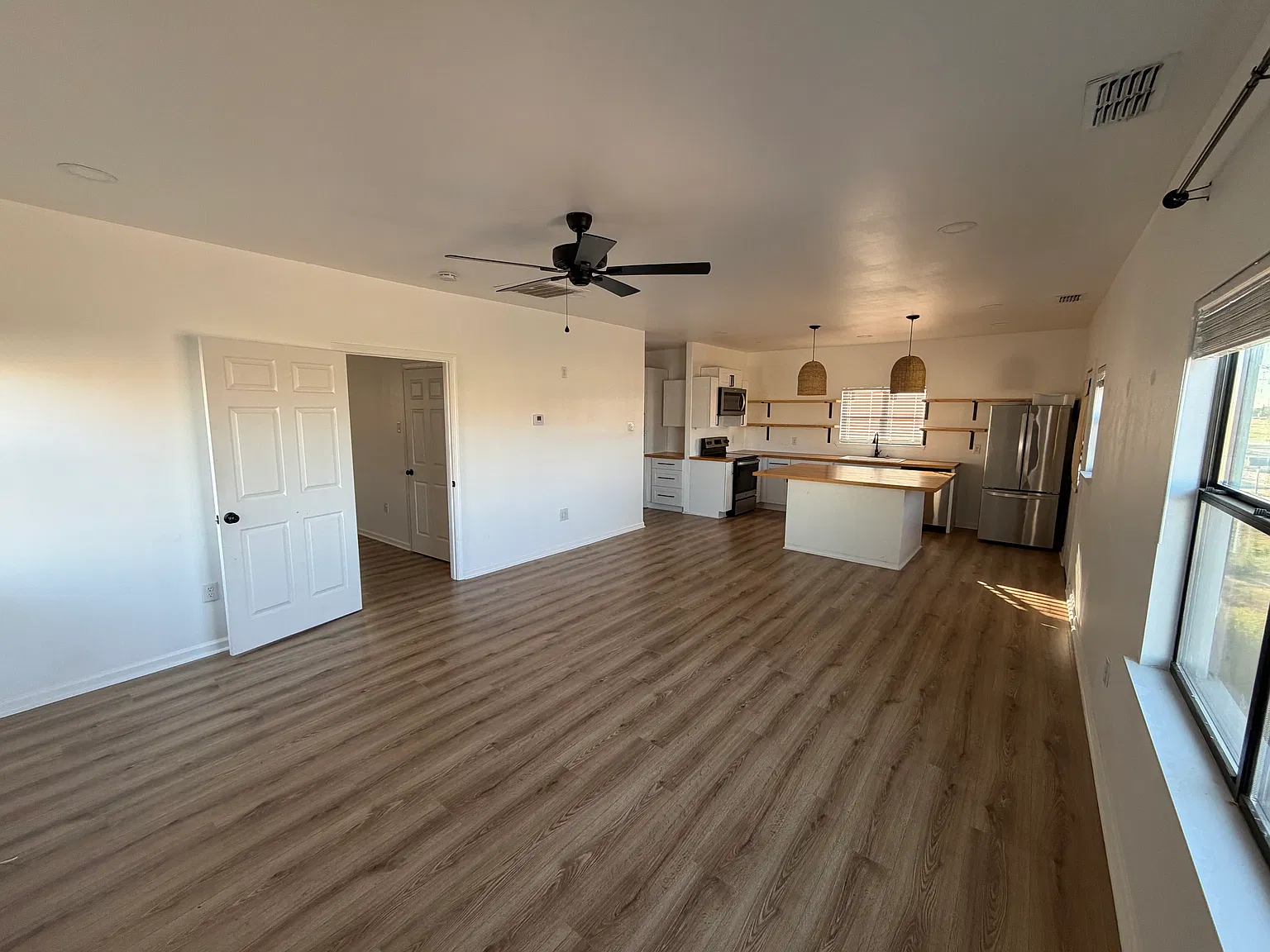 2 bed, 900 sqft, $1,500 — Photo 3
