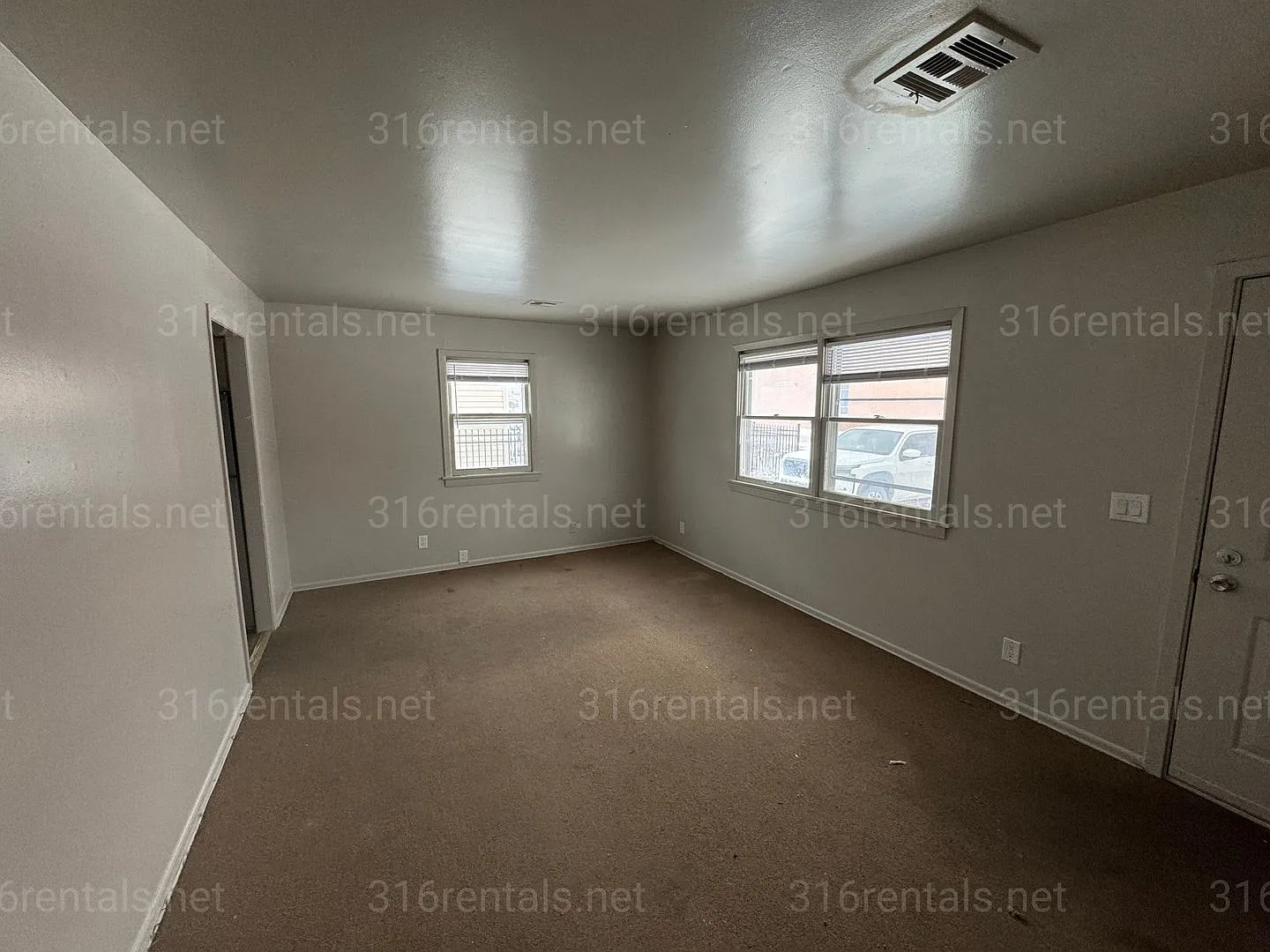 $1,025 - 3 Bed 1 Bath - Single Family Home *Coming Soon* — Photo 2