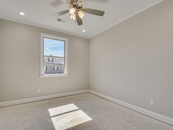 5th image of 102 Whirlaway Ct