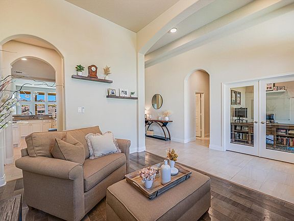 5th image of 6005 Hewetson Dr