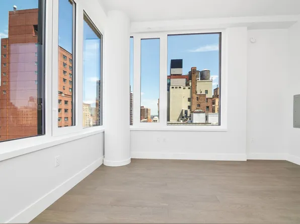 200 East 23rd Street image 2 of 10