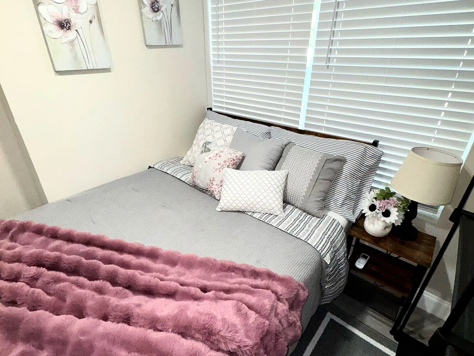 4 bed, 2.0 bath, 2500 sqft, $841 — Photo 2