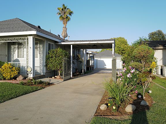 4th image of 2730 Holly Ave