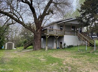 705 1/2 S Washington St, Neosho, MO 64850