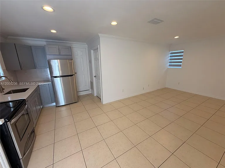 3011 N 74th Ave #B — Photo 5