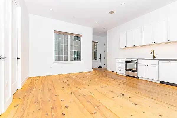 Rented by Nooklyn NYC LLC | media 118