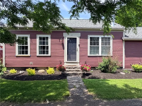 111 Monroe St, Sackets Harbor, NY 13685