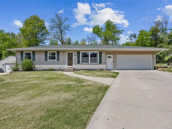 1750 Woodside Ct NW, Cedar Rapids, IA 52405