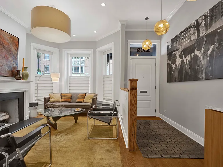 2109 N Clark St — Photo 5