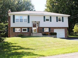 16 Fairlawn Dr, Latham, NY 12110