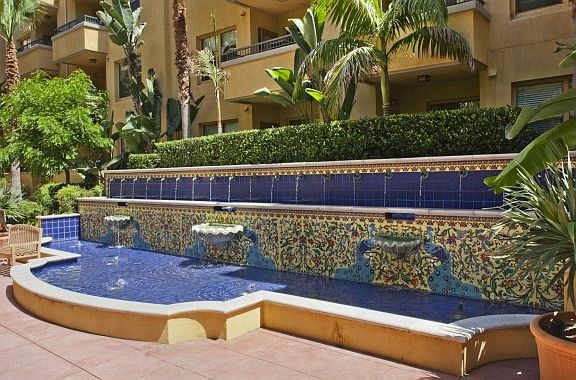 Soothing waterfall fountain - one of 7 at the Palazzo