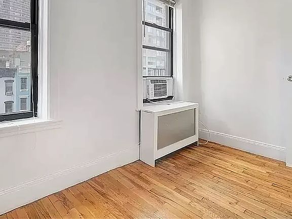 3rd image of 301 E 53rd St #3G