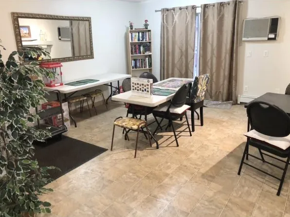 215 Lowe Rd #204, Saskatoon, SK S7S 1N1