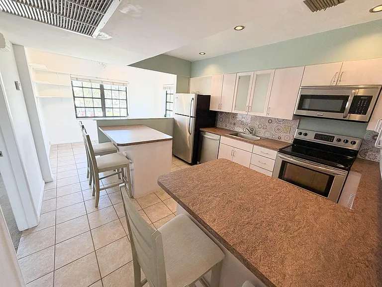 917 NE 16th Ave #16 — Photo 9