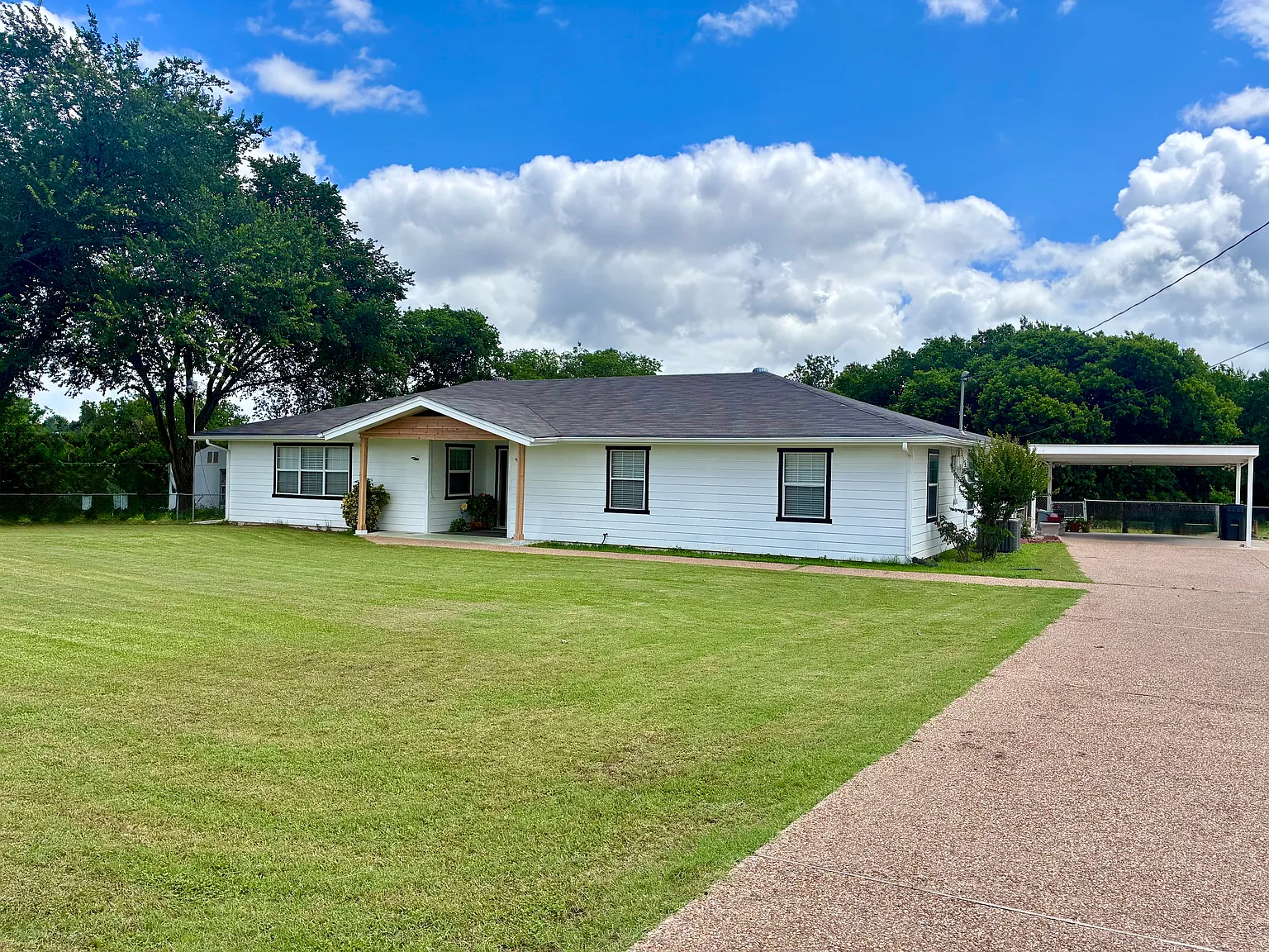 3 bed, 1858 sqft, $2,300 — Photo 1