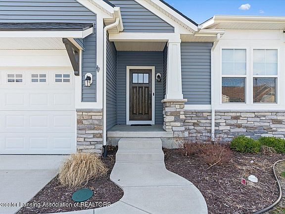 4th image of 7572 Roxborough Ln