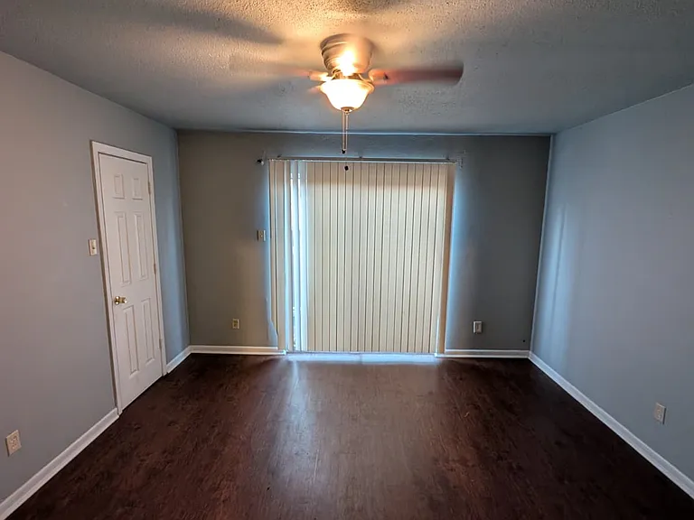 4123 Old Hearne Rd #B — Photo 6
