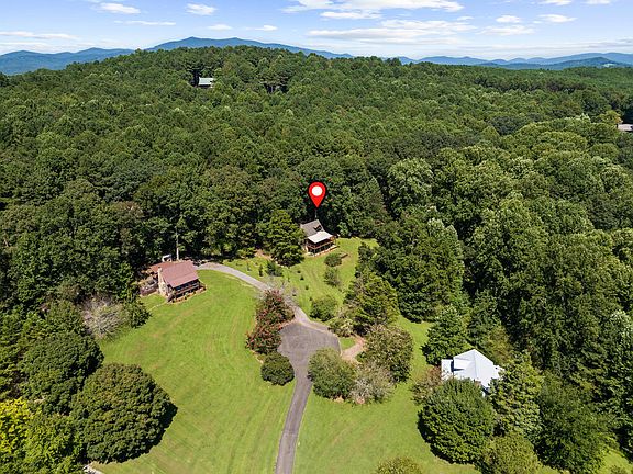4th image of 104 Blue Mountain Ln