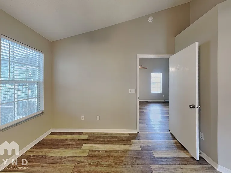 1729 Chatham Cir — Photo 7