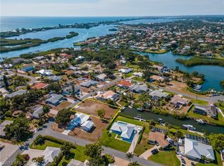 458 N Shore Dr, Osprey, FL 34229