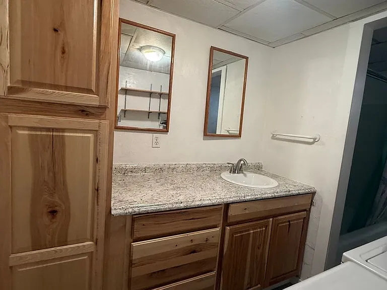 402 W Mercury St — Photo 13